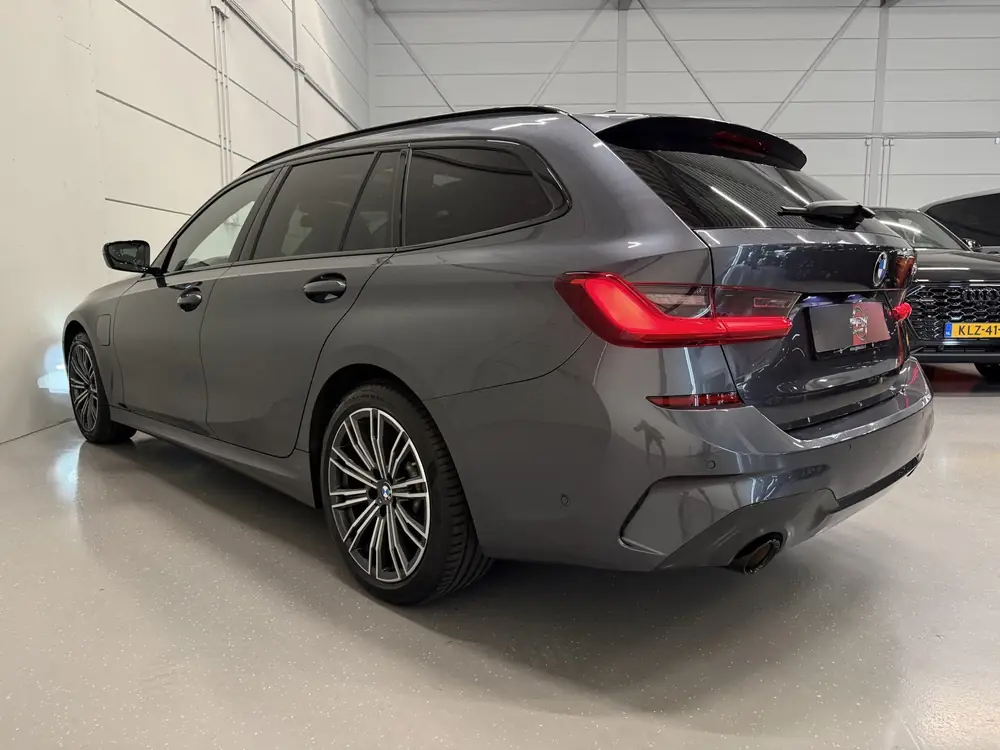 BMW 3-Serie 3 Serie Touring 330e M-Sport PANO/LASER/HEAD-UP/CAMERA/A uit 2021, foto 9