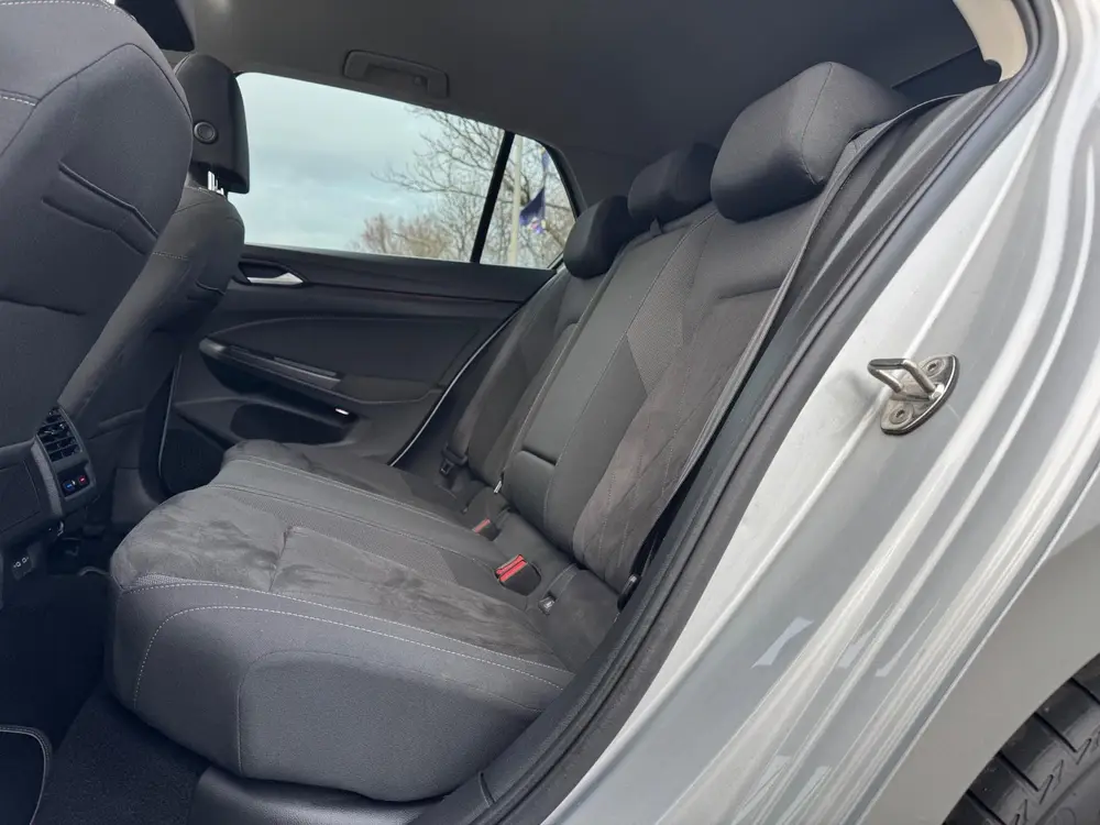 Volkswagen Golf 1.5 eTSI Style / panorama / automaat / airco uit 2020, foto 5