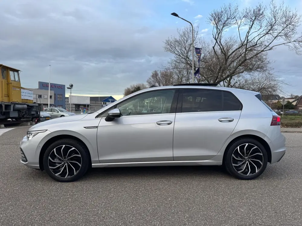 Volkswagen Golf 1.5 eTSI Style / panorama / automaat / airco uit 2020, foto 6