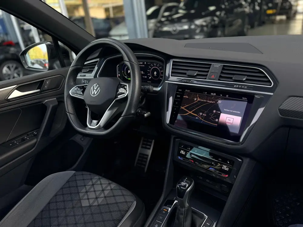 Volkswagen Tiguan 1.4 TSI eHybrid R-Line Pano uit 2021, foto 11