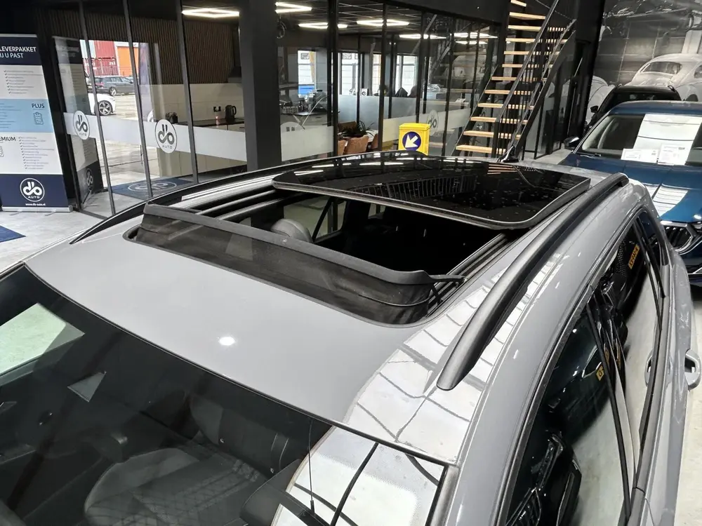 Volkswagen Golf Variant 1.5 DSG AUTOM. 150pk eTSI R-Line PAN uit 2021, foto 3