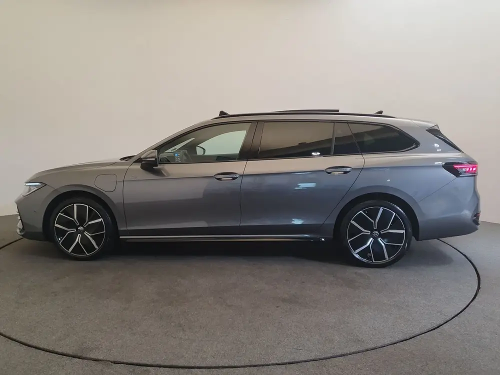 Volkswagen Passat Variant 1.5 eHybrid 272pk DSG/AUT R-Line E uit 2025, foto 2