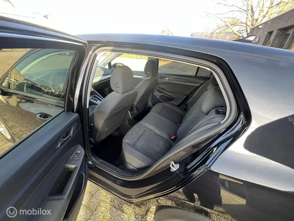 Volkswagen Golf 1.5 eTSI Life Business uit 2022, foto 16