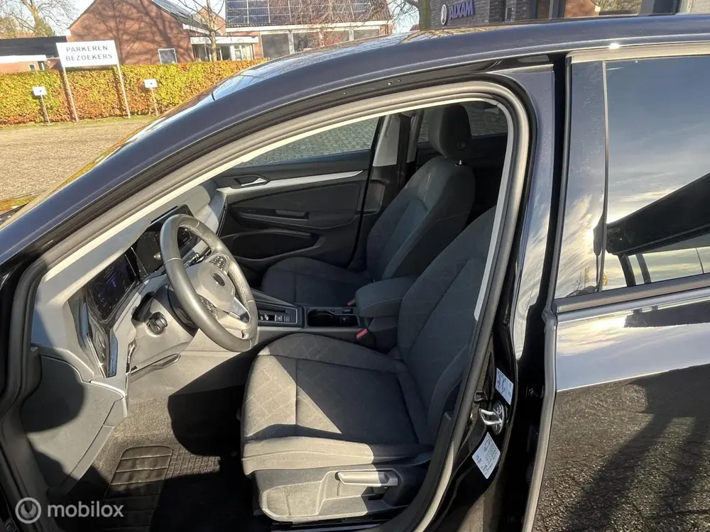Volkswagen Golf 1.5 eTSI Life Business uit 2022, foto 17