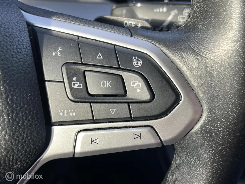 Volkswagen Golf 1.5 eTSI Life Business uit 2022, foto 19