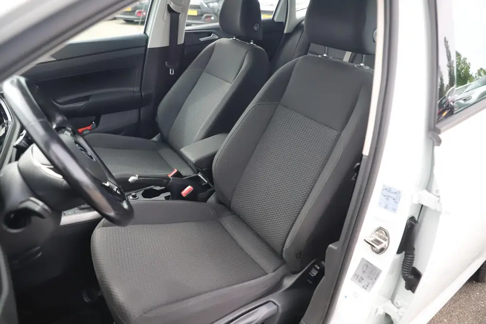 Volkswagen Polo 1.0 TSI Comfortline 95PK Trekhaak Navigatie uit 2021, foto 7