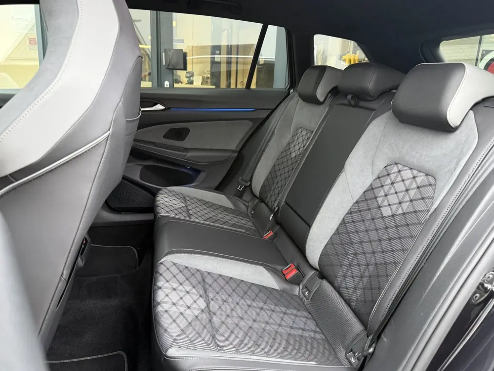 Volkswagen Golf 1.5 eTSI R-Line Business+ ✅ Vitrual cockpi uit 2022, foto 17