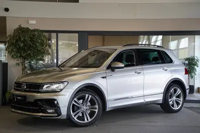 Volkswagen Tiguan 1.5 TSI 150pk DSG R-line Navi Leder PDC uit 2019