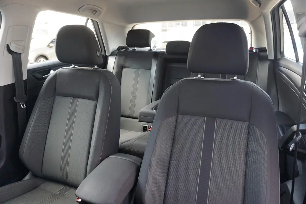Volkswagen T-Roc 1.0 TSI 110pk Life | Navigatie | Applecarpl uit 2022, foto 4