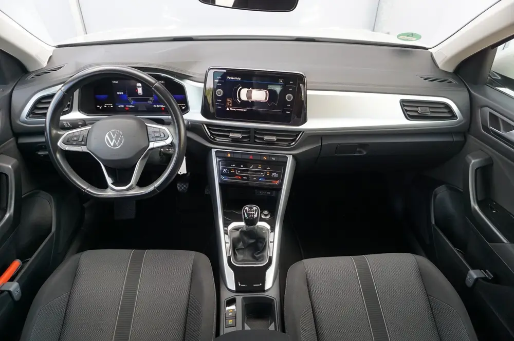 Volkswagen T-Roc 1.0 TSI 110pk Life | Navigatie | Applecarpl uit 2022, foto 5