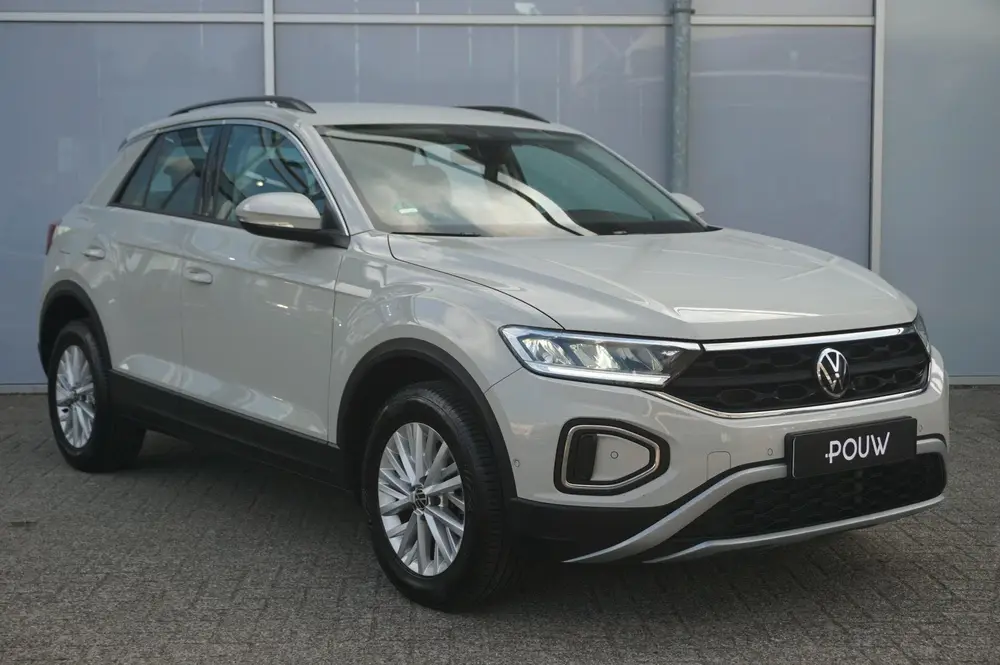 Volkswagen T-Roc 1.0 TSI 110pk Life | Navigatie | Applecarpl uit 2022, foto 8