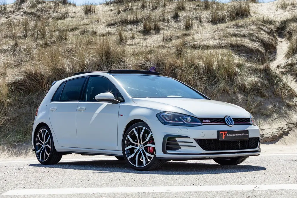 Volkswagen Golf 2.0 TSI GTI Performance Panoramadak/Adaptive uit 2019, foto 3