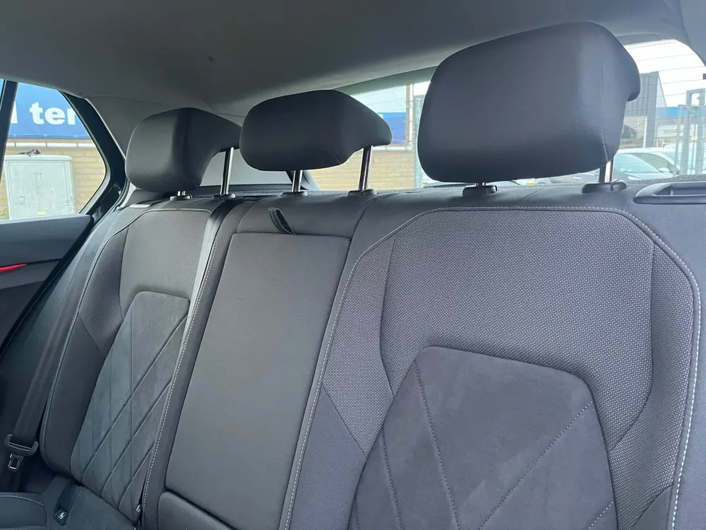 Volkswagen Golf eHybrid KeyLess|Alcantara|NAP CarPass! uit 2024, foto 12