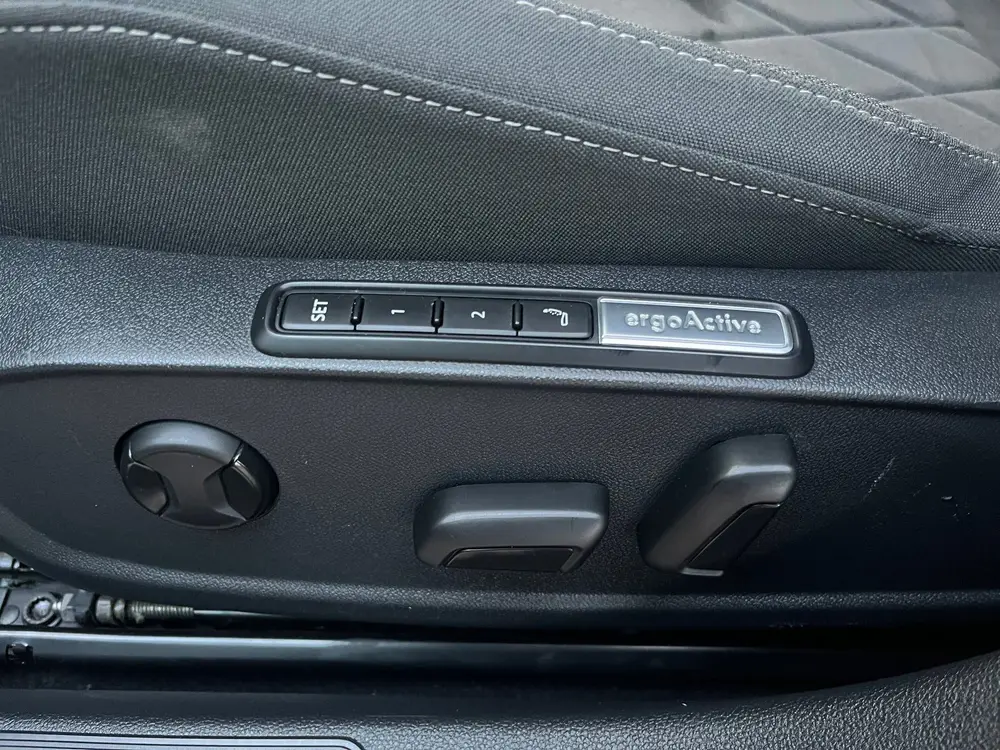 Volkswagen Golf eHybrid KeyLess|Alcantara|NAP CarPass! uit 2024, foto 13