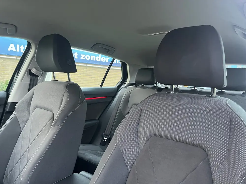 Volkswagen Golf eHybrid KeyLess|Alcantara|NAP CarPass! uit 2024, foto 9