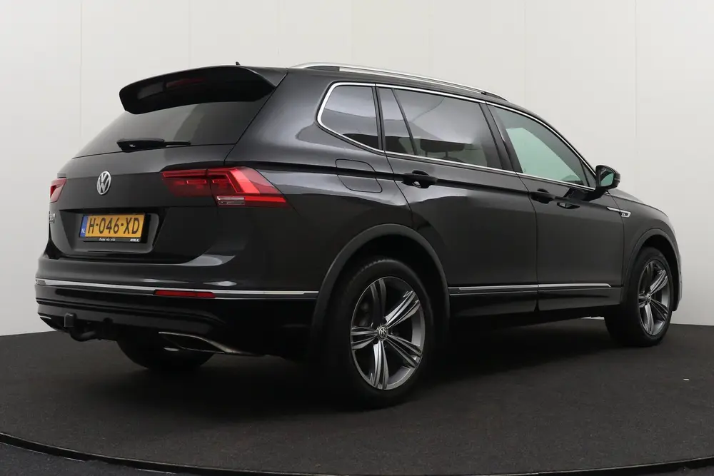 Volkswagen Tiguan Allspace 1.5 150 PK Aut. R-Line 7p. Trekha uit 2020, foto 2