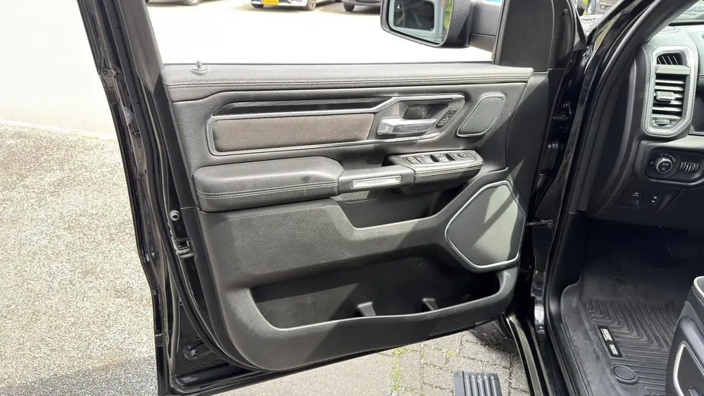 Dodge Ram 1500 5.7 V8 4x4 Crew Cab Laramie uit 2019, foto 9