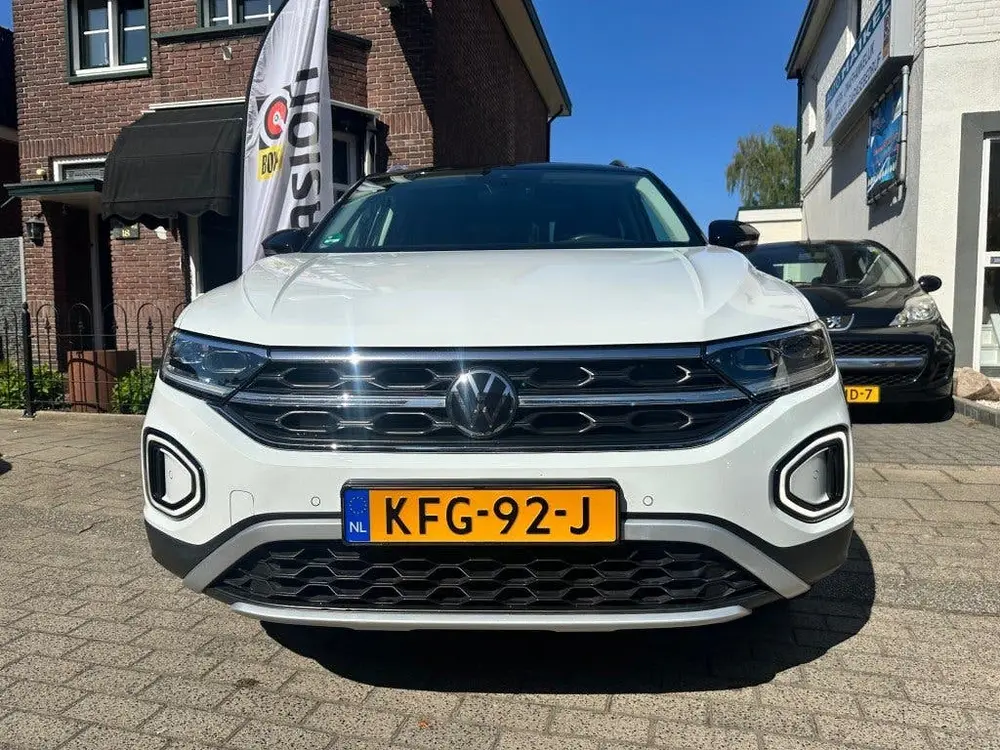 Volkswagen T-Roc 1.5 TSI LIFE BNS facelift model AUTOMAAT uit 2022, foto 2