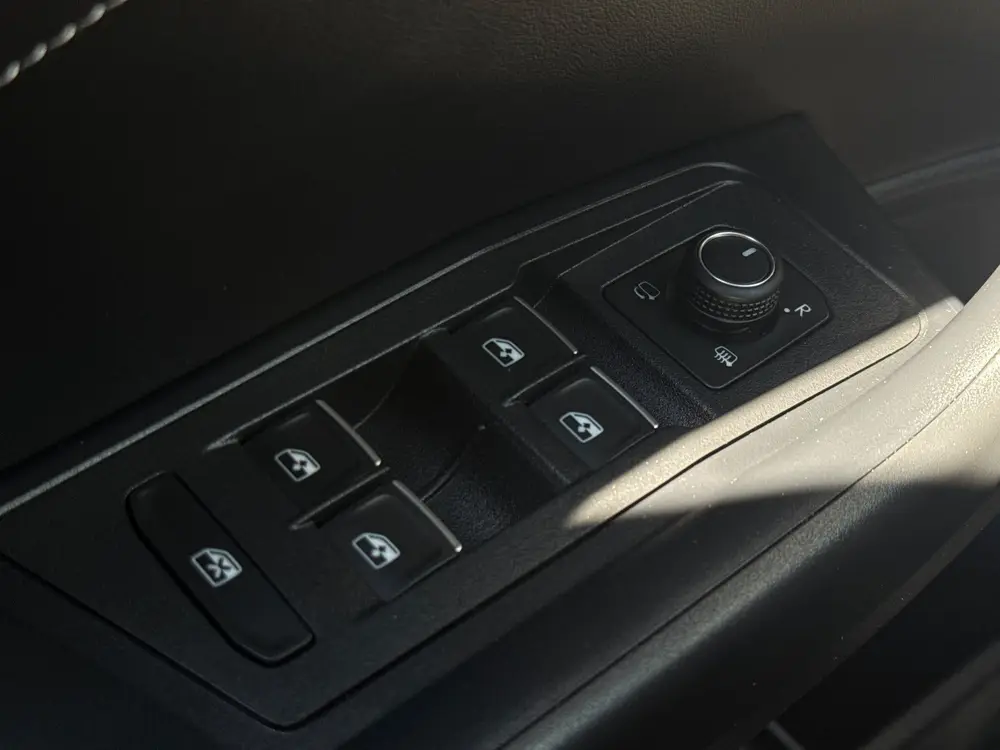 Volkswagen T-Roc TSI 115PK LIFE GOAL NAVI/CARPLAY/STOELVERW. uit 2025, foto 16