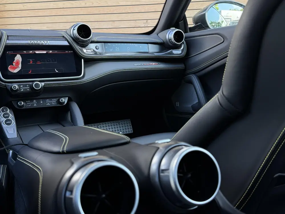 Ferrari GTC4Lusso T 3.9 V8 LIFT|PANO|P.DISPLAY|CARBON uit 2021, foto 17