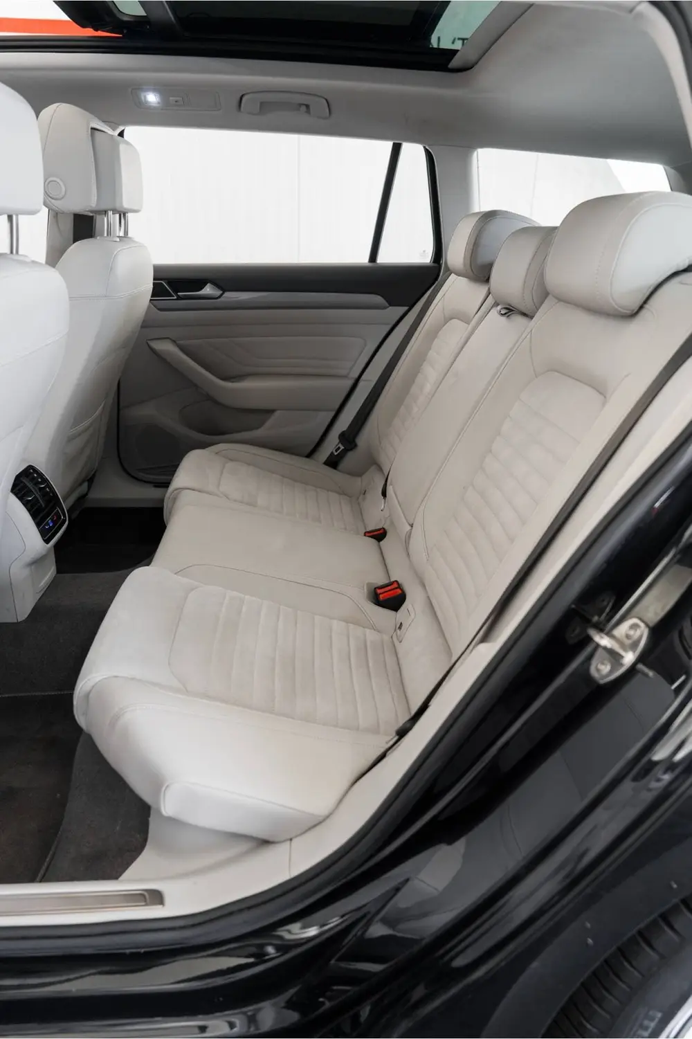 Volkswagen Passat Variant 1.4 TSI PHEV GTE Business Panorama uit 2022, foto 11