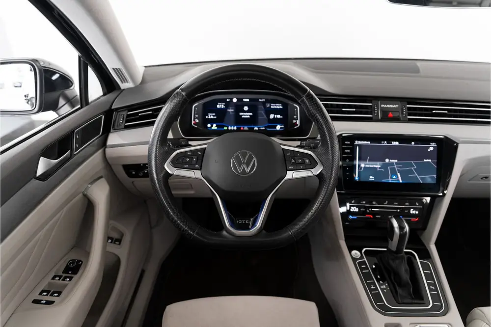 Volkswagen Passat Variant 1.4 TSI PHEV GTE Business Panorama uit 2022, foto 15