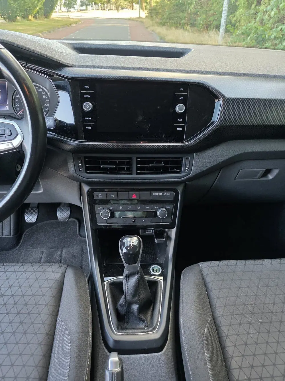 Volkswagen T-Cross 1.0 TSI 95pk 2020 Zwart uit 2020, foto 13