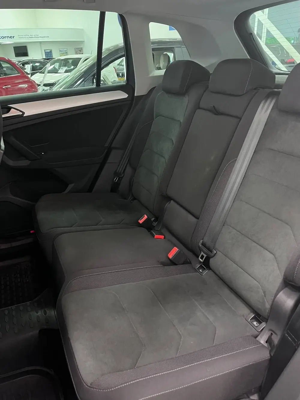 Volkswagen Tiguan 1.5 TSI ACT R-Line / NAVI / VIRTUAL / ADAP uit 2020, foto 6