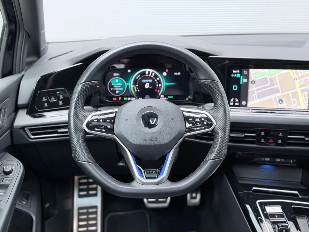 Volkswagen Golf 1.4 eHybrid GTE Pano/Matrix/Trekhaak uit 2022, foto 13