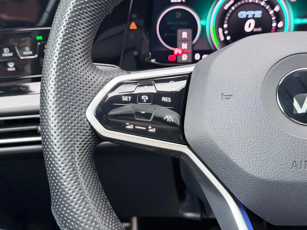 Volkswagen Golf 1.4 eHybrid GTE Pano/Matrix/Trekhaak uit 2022, foto 14