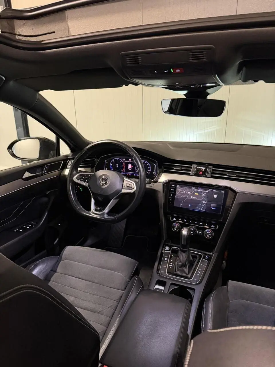 Volkswagen Passat Variant Passat 1.6 TDI R-line Pano Virtual Trekhaak NAP uit 2020, foto 10