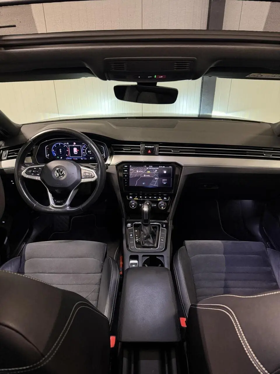 Volkswagen Passat Variant Passat 1.6 TDI R-line Pano Virtual Trekhaak NAP uit 2020, foto 11