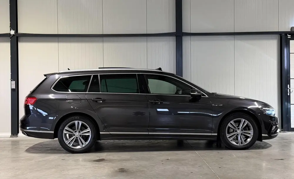 Volkswagen Passat Variant Passat 1.6 TDI R-line Pano Virtual Trekhaak NAP uit 2020, foto 8