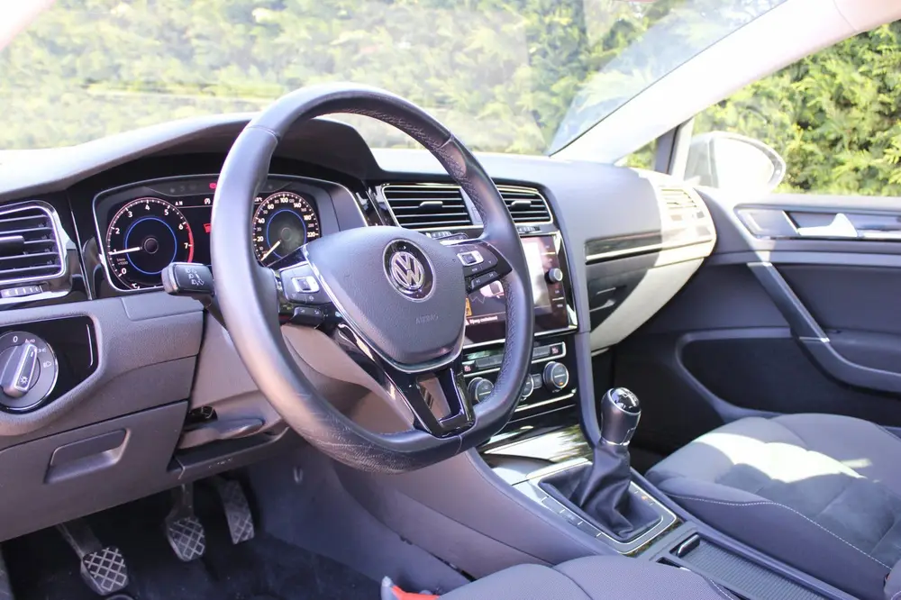 Volkswagen Golf 1.0 TSI Highline AdaptiveCruise VirtualCockp uit 2019, foto 6