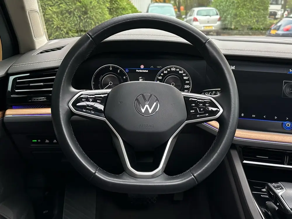 Volkswagen Touareg 3.0 TSi eHybrid 4MOTION Luchtvering uit 2021, foto 11
