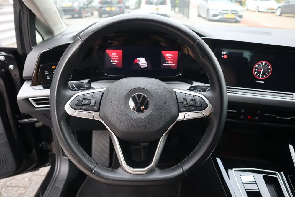 Volkswagen Golf uit 2022, foto 10