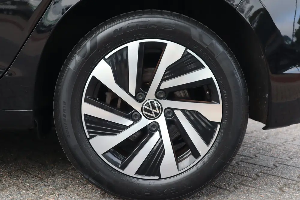 Volkswagen Golf uit 2022, foto 4