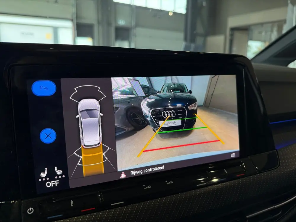 Volkswagen Golf 1.5 eTSI R-Line Business PANO uit 2023, foto 16