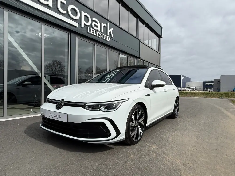 Volkswagen Golf 1.5 eTSI R-Line Business PANO uit 2023, foto 3