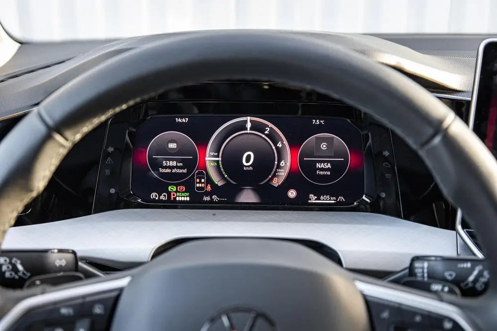 Volkswagen Golf 1.5 eHybrid 204pk Life Edition | 18" Velgen uit 2025, foto 19