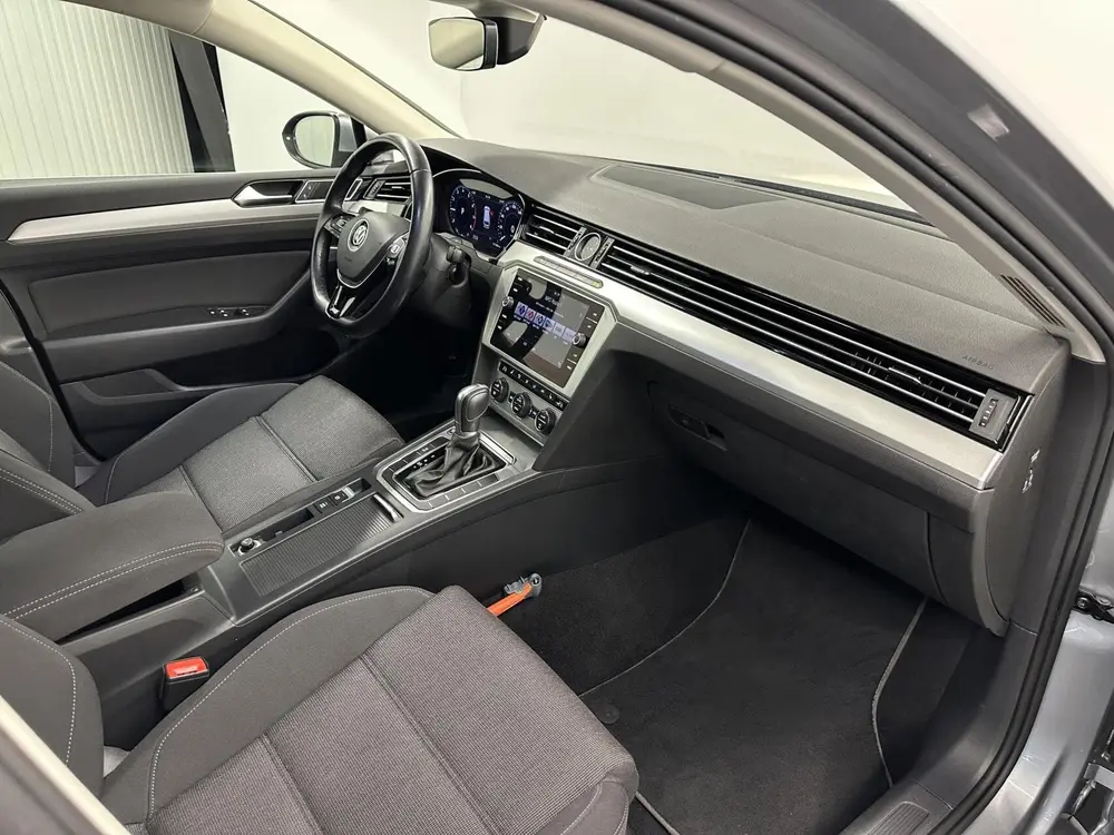 Volkswagen Passat Variant 1.5 TSI Highline NAVI CARPLAY CRUI uit 2019, foto 11