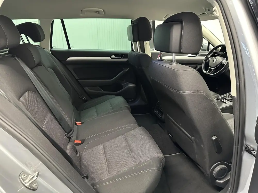 Volkswagen Passat Variant 1.5 TSI Highline NAVI CARPLAY CRUI uit 2019, foto 13