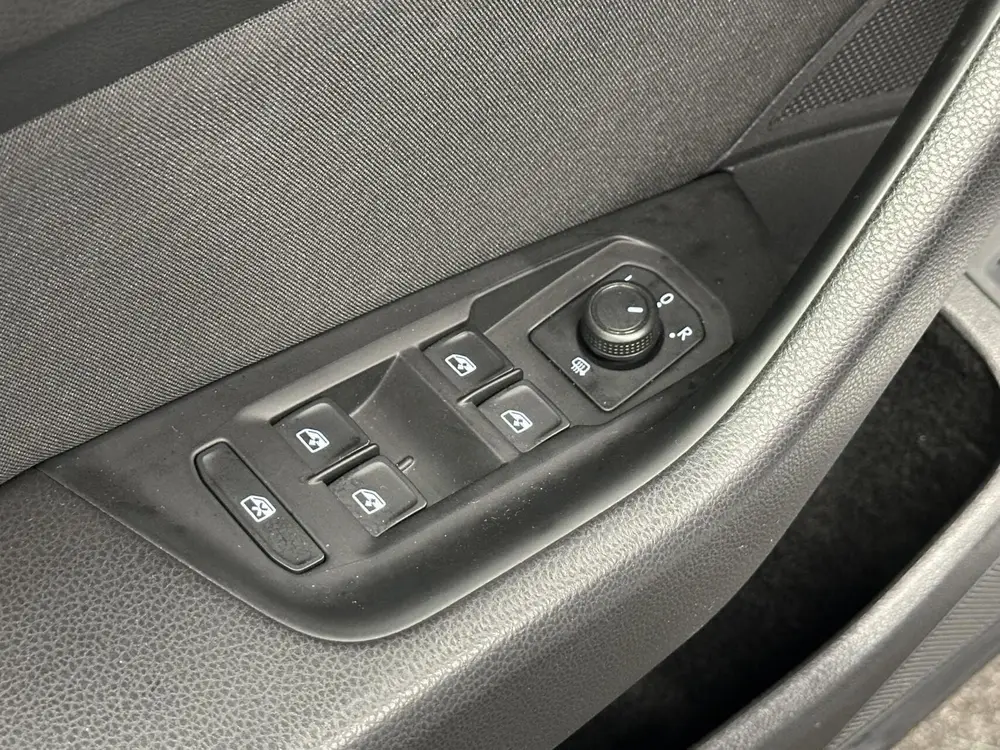 Volkswagen Passat Variant 1.5 TSI Highline NAVI CARPLAY CRUI uit 2019, foto 14