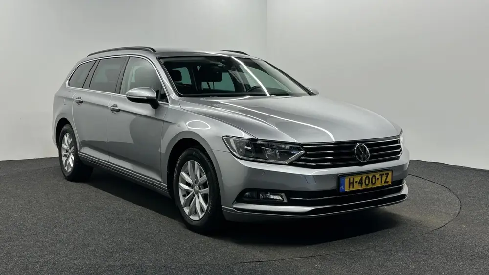 Volkswagen Passat Variant 1.5 TSI Highline NAVI CARPLAY CRUI uit 2019, foto 3