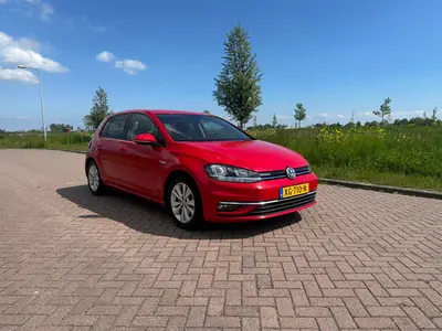 Volkswagen Golf 1.5 TSI 130pk 2019 Rood uit 2019