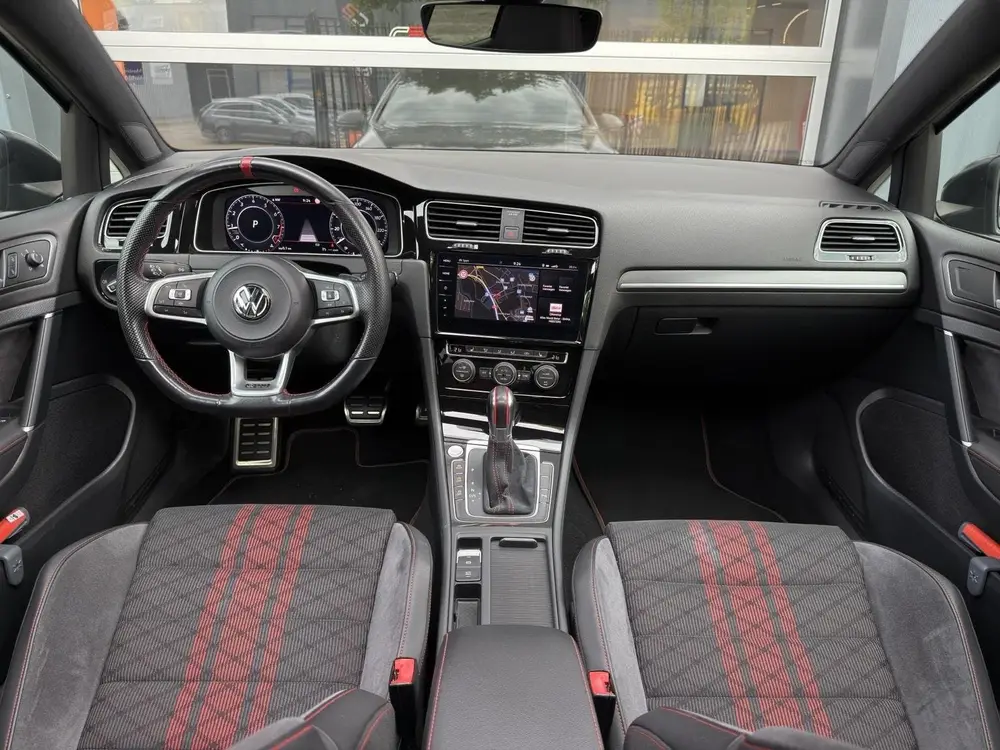Volkswagen Golf 2.0 GTI TCR | Navigatie | Panoramadak | Virt uit 2019, foto 2