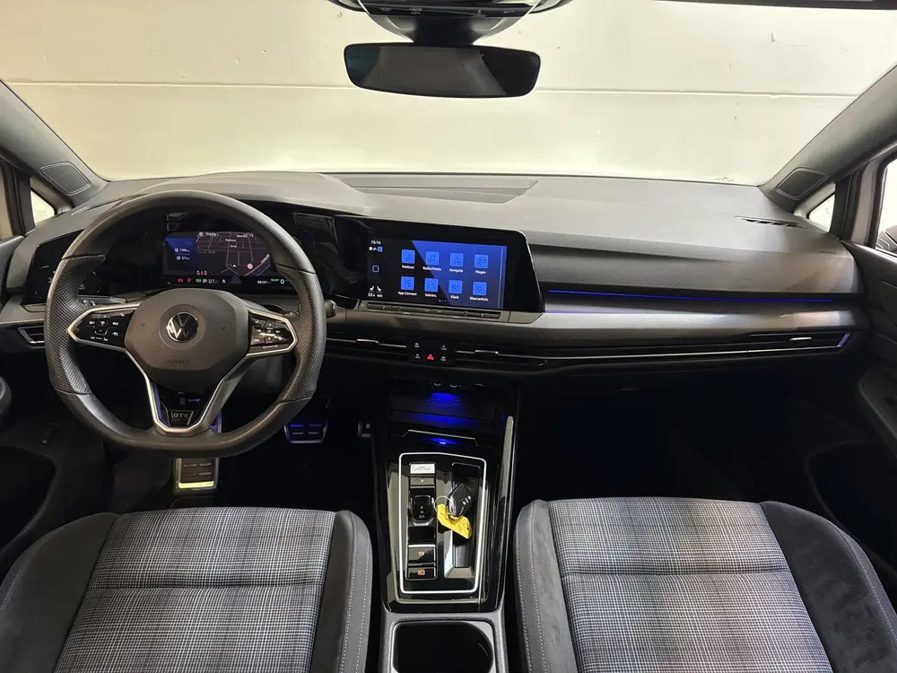 Volkswagen Golf GTE 245PK HYBRID SPORT CARPLAY/ACC/SFEERVERL uit 2022, foto 2