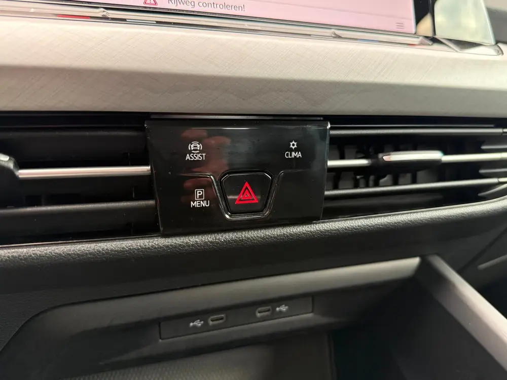 Volkswagen Golf Variant 1.0 TSI Life | ACC | Trekhaak | PDC uit 2022, foto 16