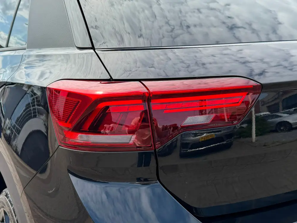 Volkswagen T-Roc 1.5 TSI R-Line uit 2023, foto 18