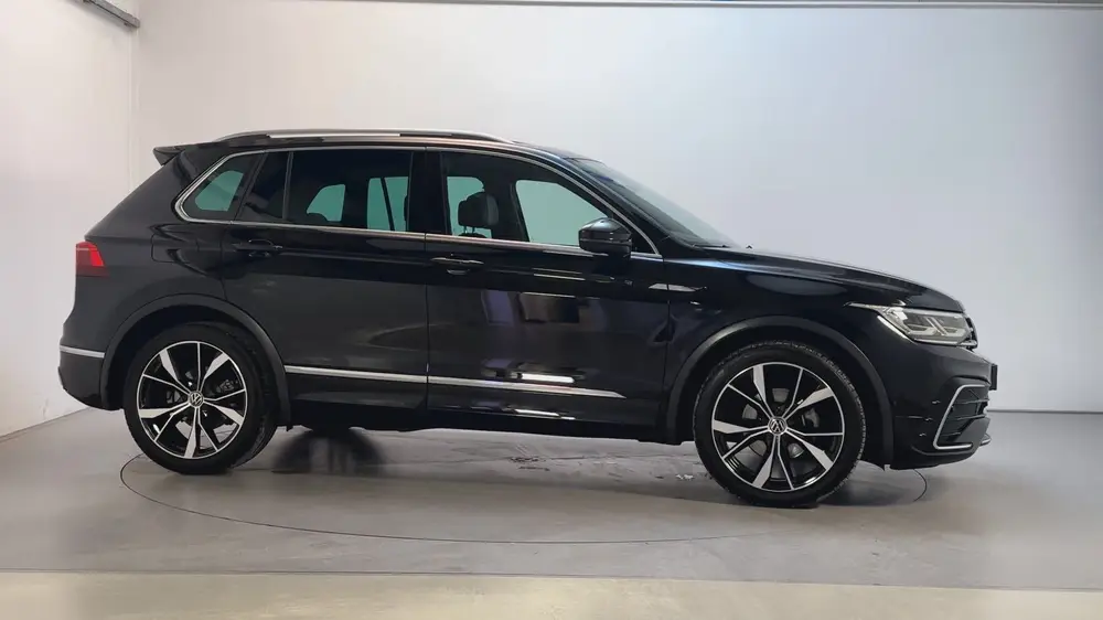 Volkswagen Tiguan 1.5 TSI 150pk DSG R-Line Business Panorama uit 2023, foto 12